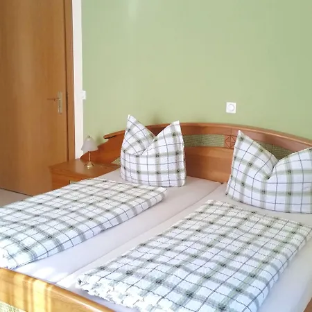 Guest house Hotel-pension Haus Hubertus Weigendorf